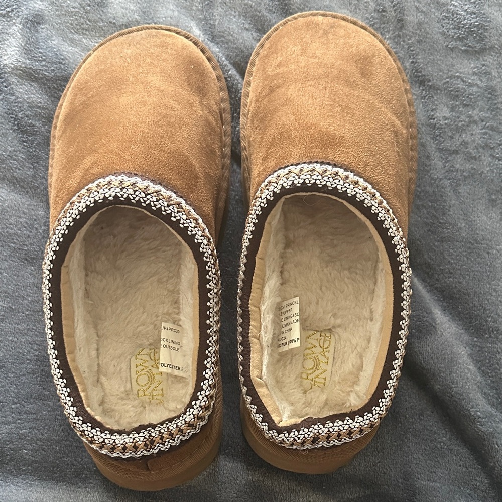 Crown Vintage size 10 Brown Suede Slippers with Fur Lining